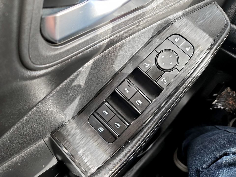 Used 2024 Nissan Rogue SV image 28