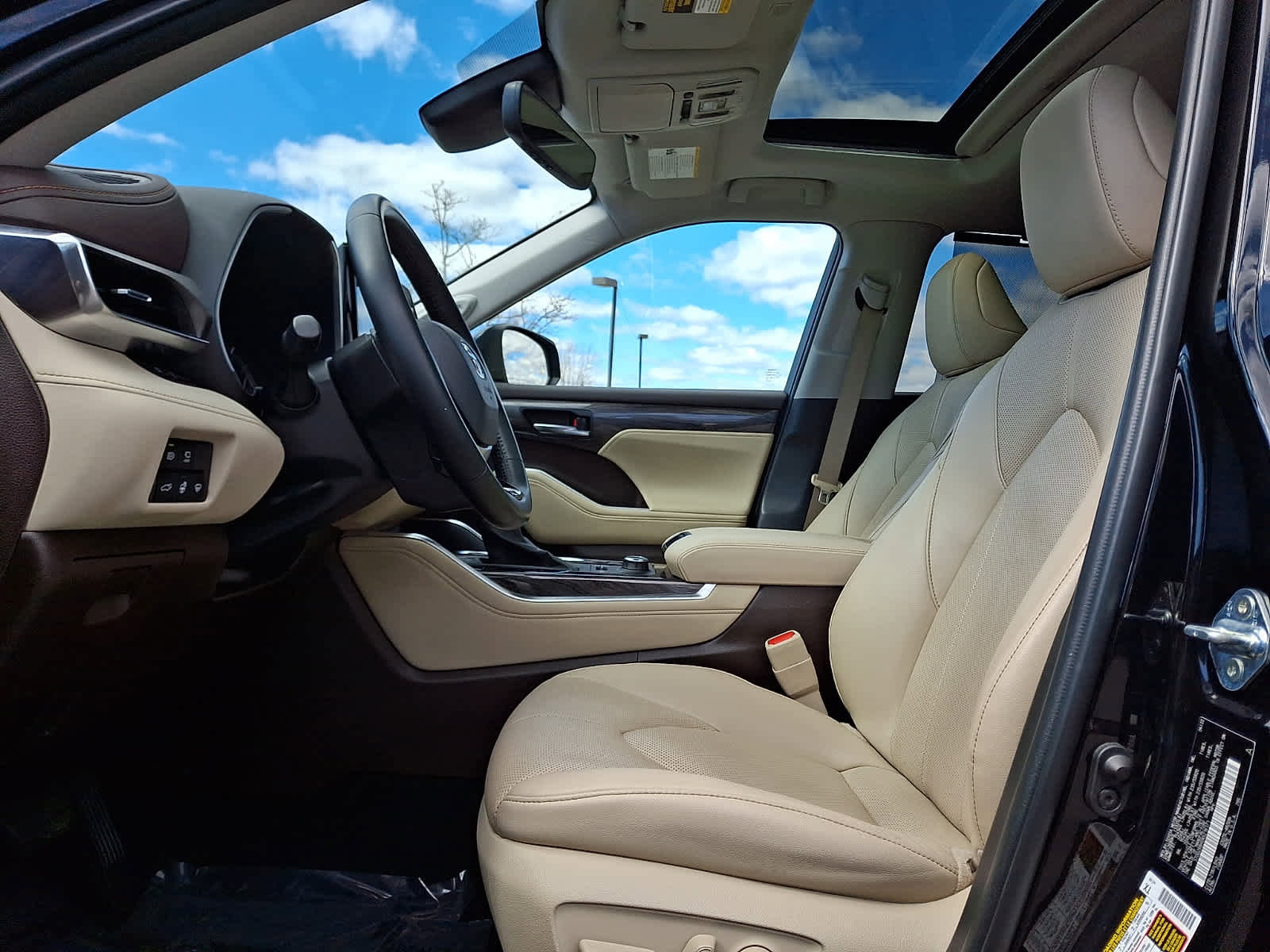 Used 2022 Toyota Highlander Limited image 15