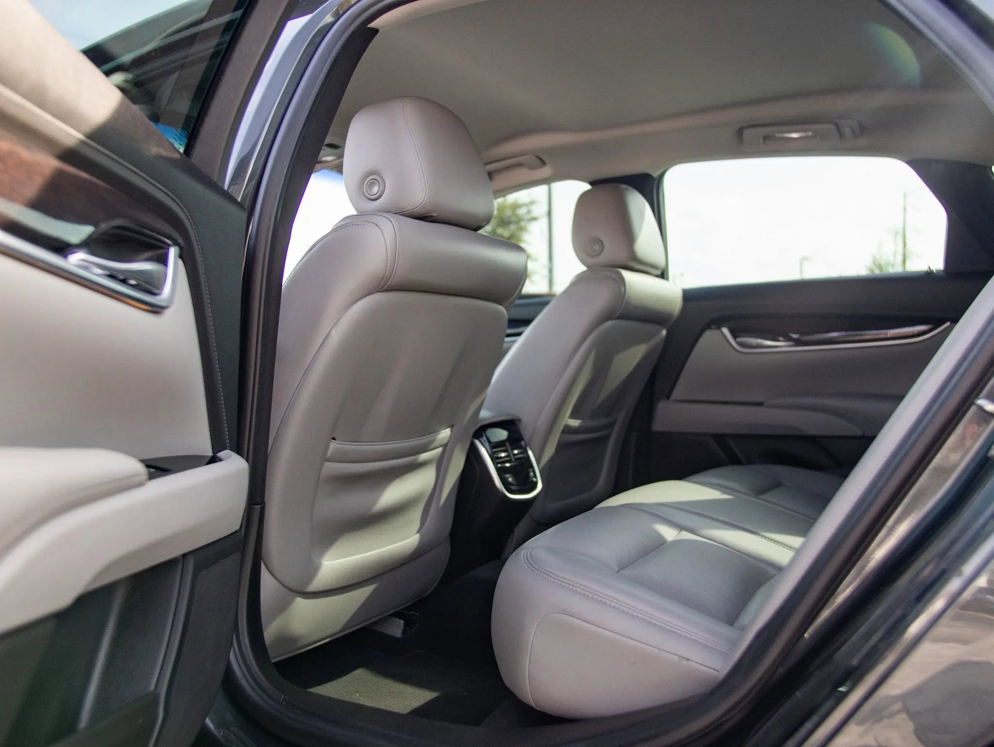 Used 2016 Cadillac XTS Luxury AWD/4WD image 24