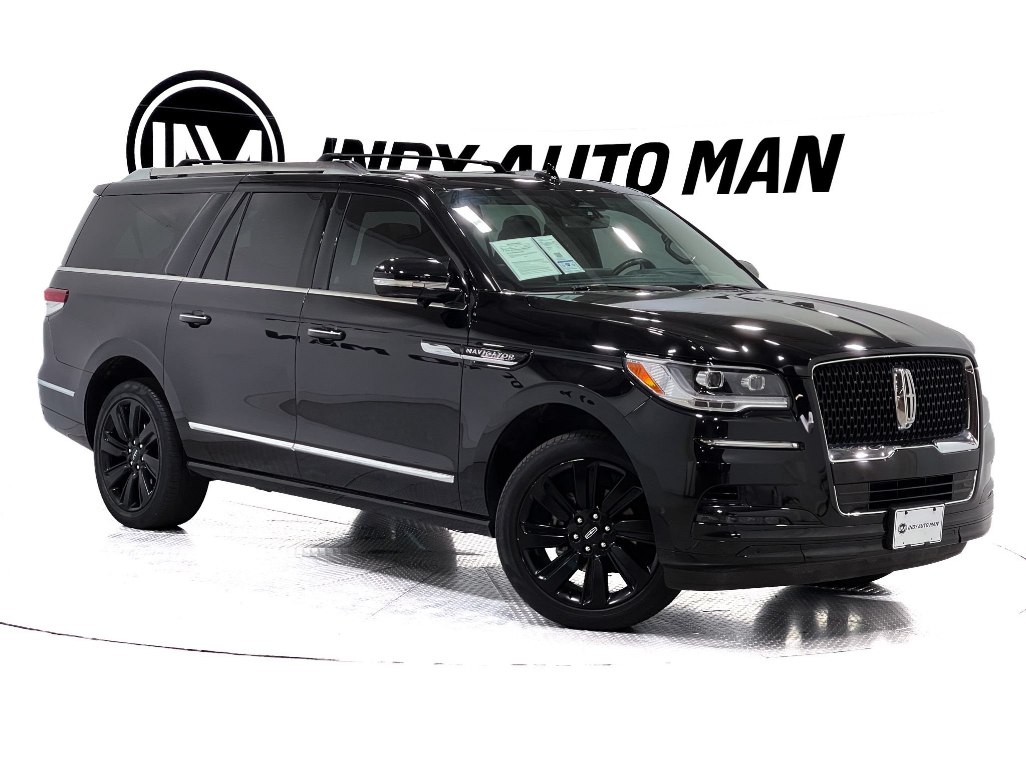 Used 2023 Lincoln Navigator L Reserve AWD/4WD image 2