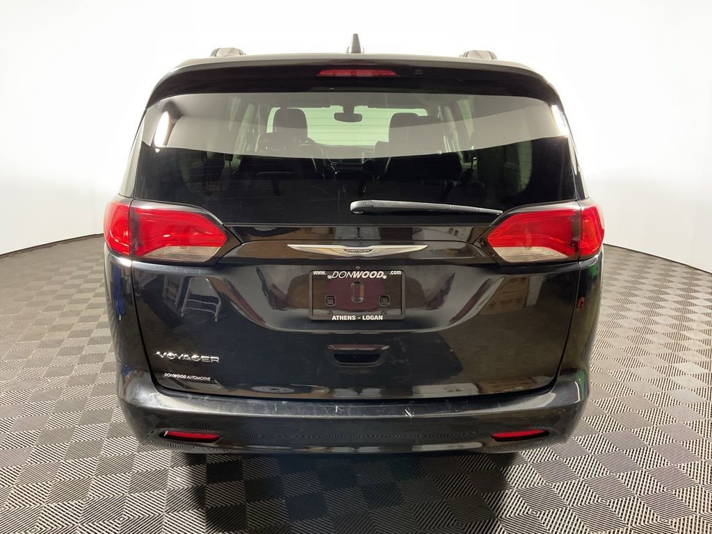 Used 2021 Chrysler Voyager Lxi image 11