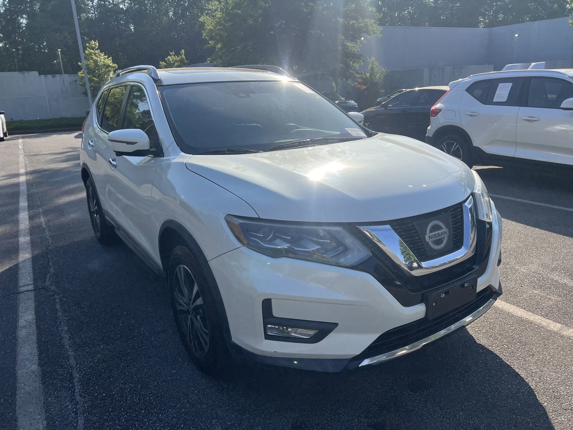 Used 2017 Nissan Rogue SL w/ SL Premium Package image 2