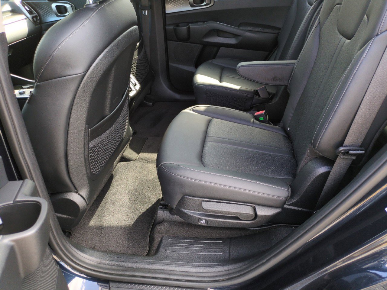 Used 2022 Kia Sorento S FWD image 32