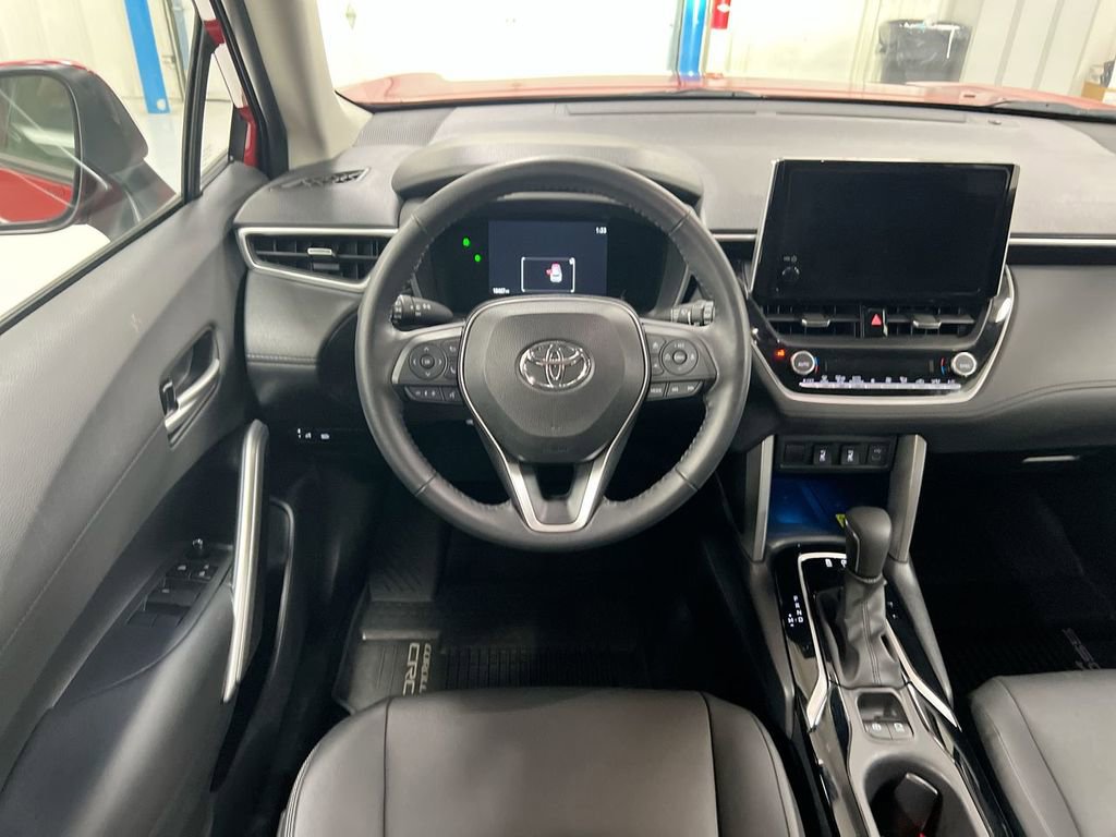 Used 2023 Toyota Corolla Cross XLE image 19