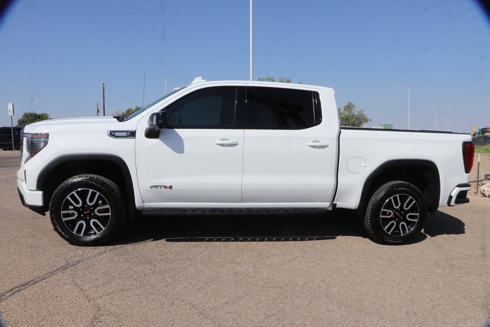 Used 2025 GMC Sierra 1500 AT4 w/ AT4 Premium Package AWD/4WD image 4
