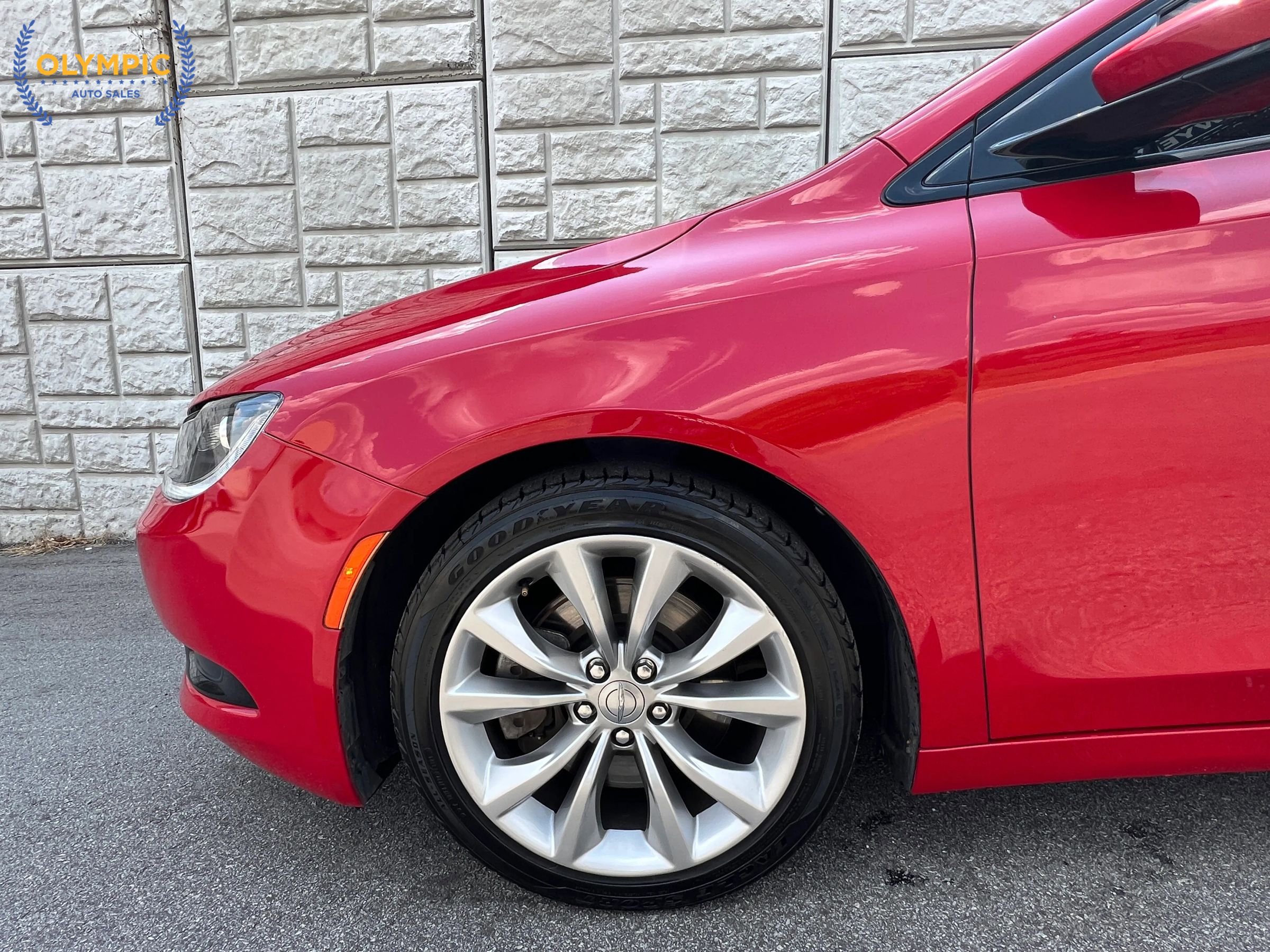 Used 2016 Chrysler 200 S w/ Comfort Group FWD image 9