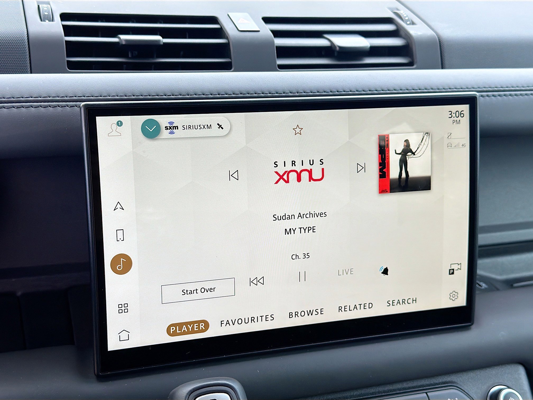 Used 2024 Land Rover Defender 110 V8 image 32