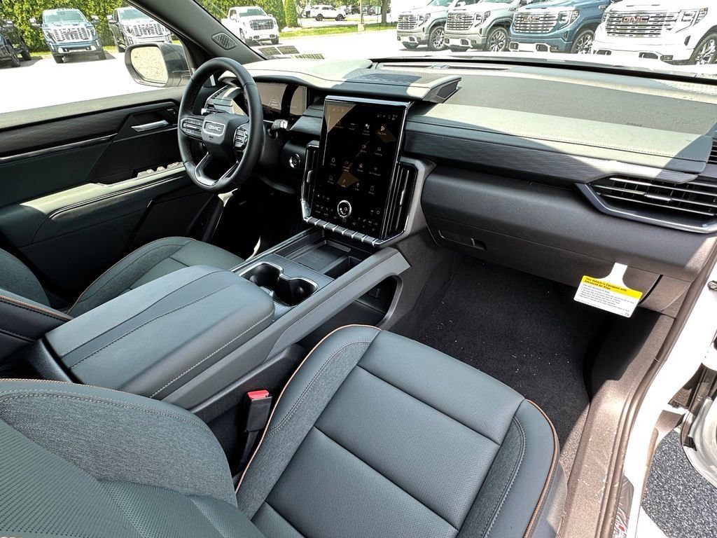 New 2026 GMC Acadia AT4 w/ Luxury Package AWD/4WD image 13