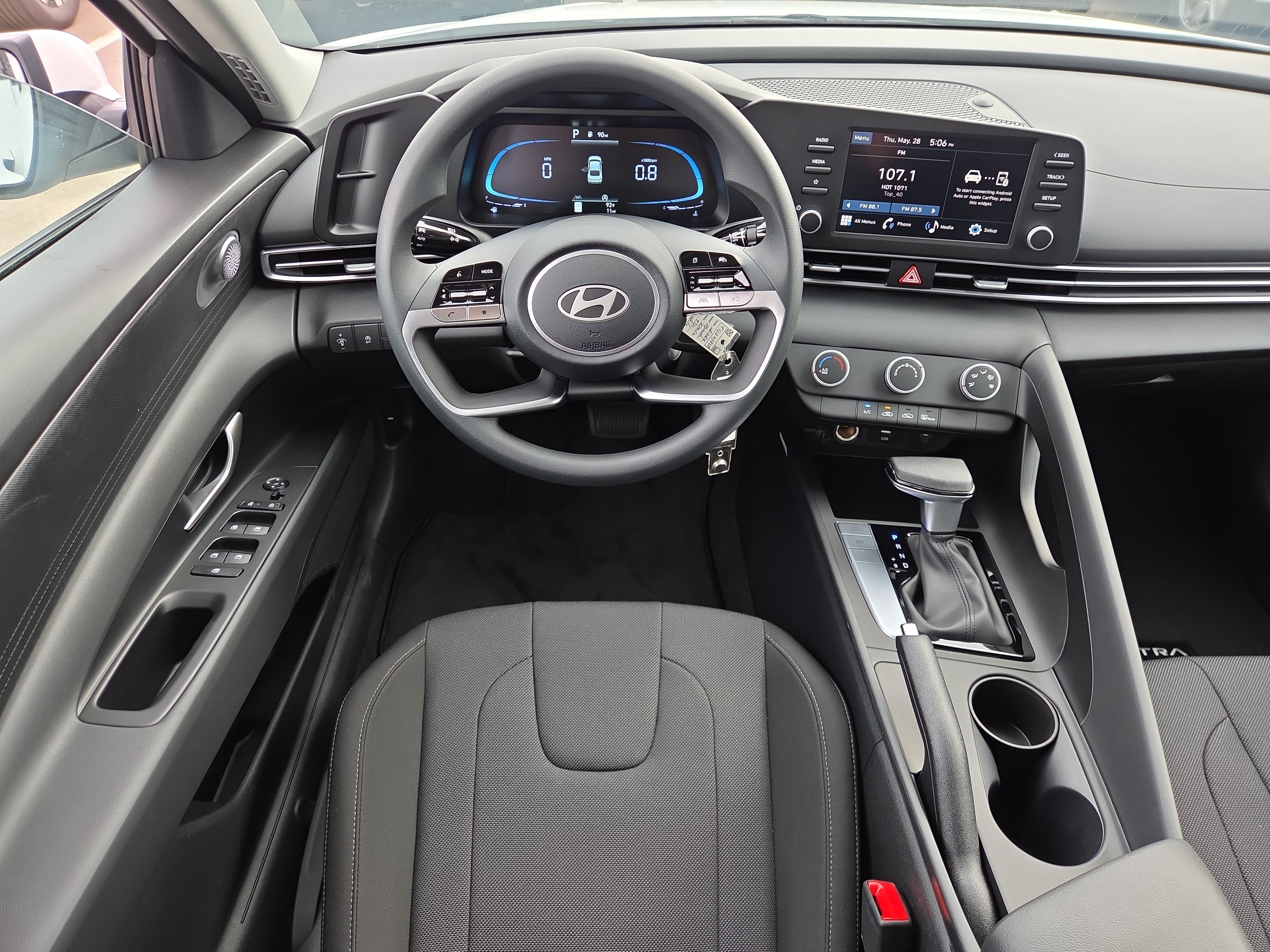 New 2026 Hyundai Elantra SE FWD image 7