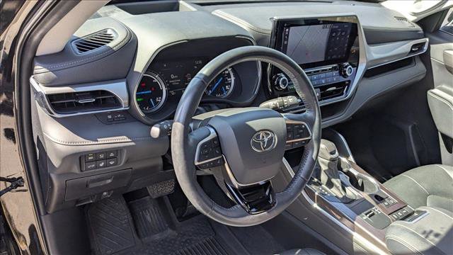 Used 2021 Toyota Highlander Platinum image 11