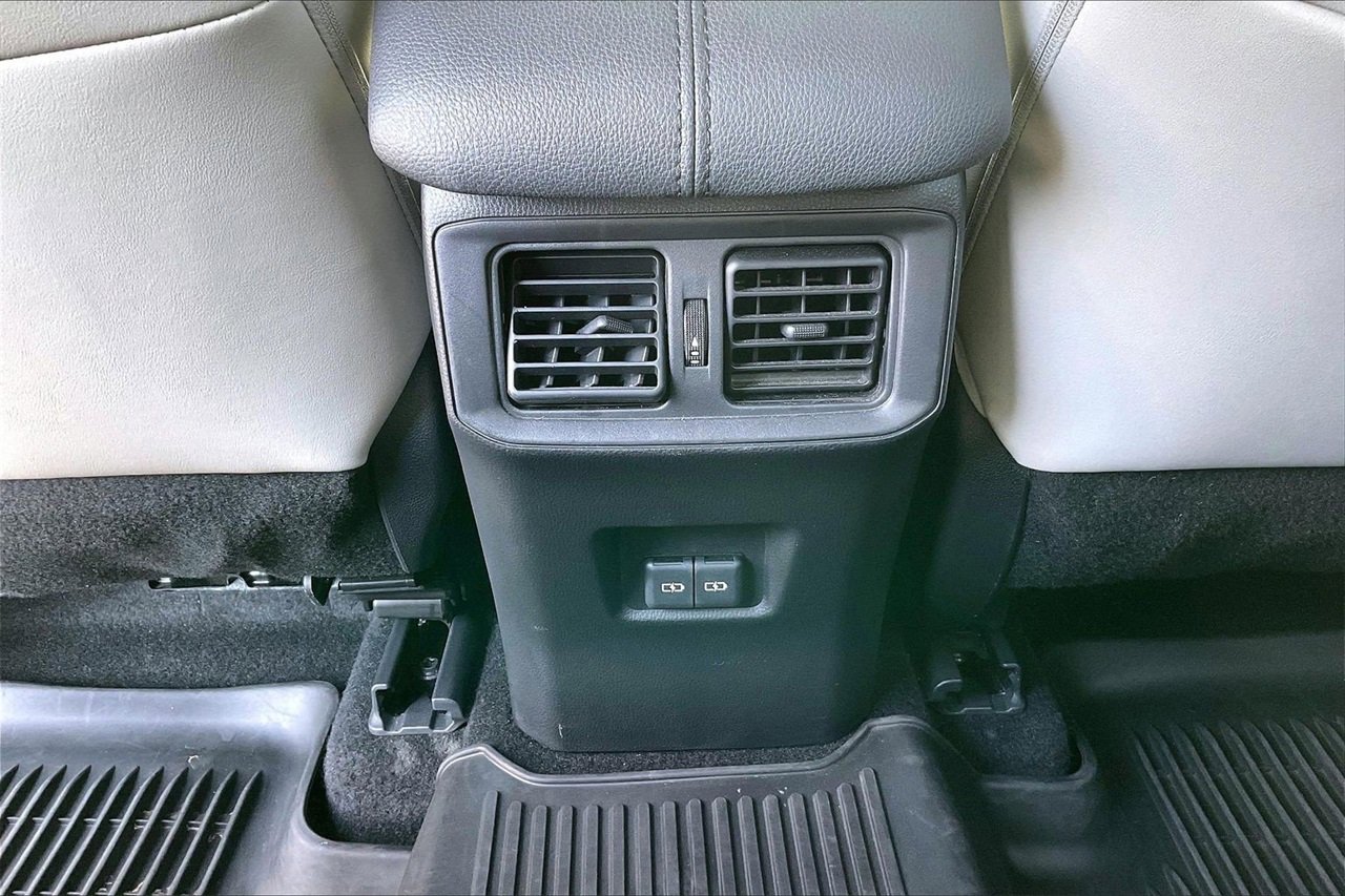Used 2022 Toyota RAV4 XLE Premium image 16