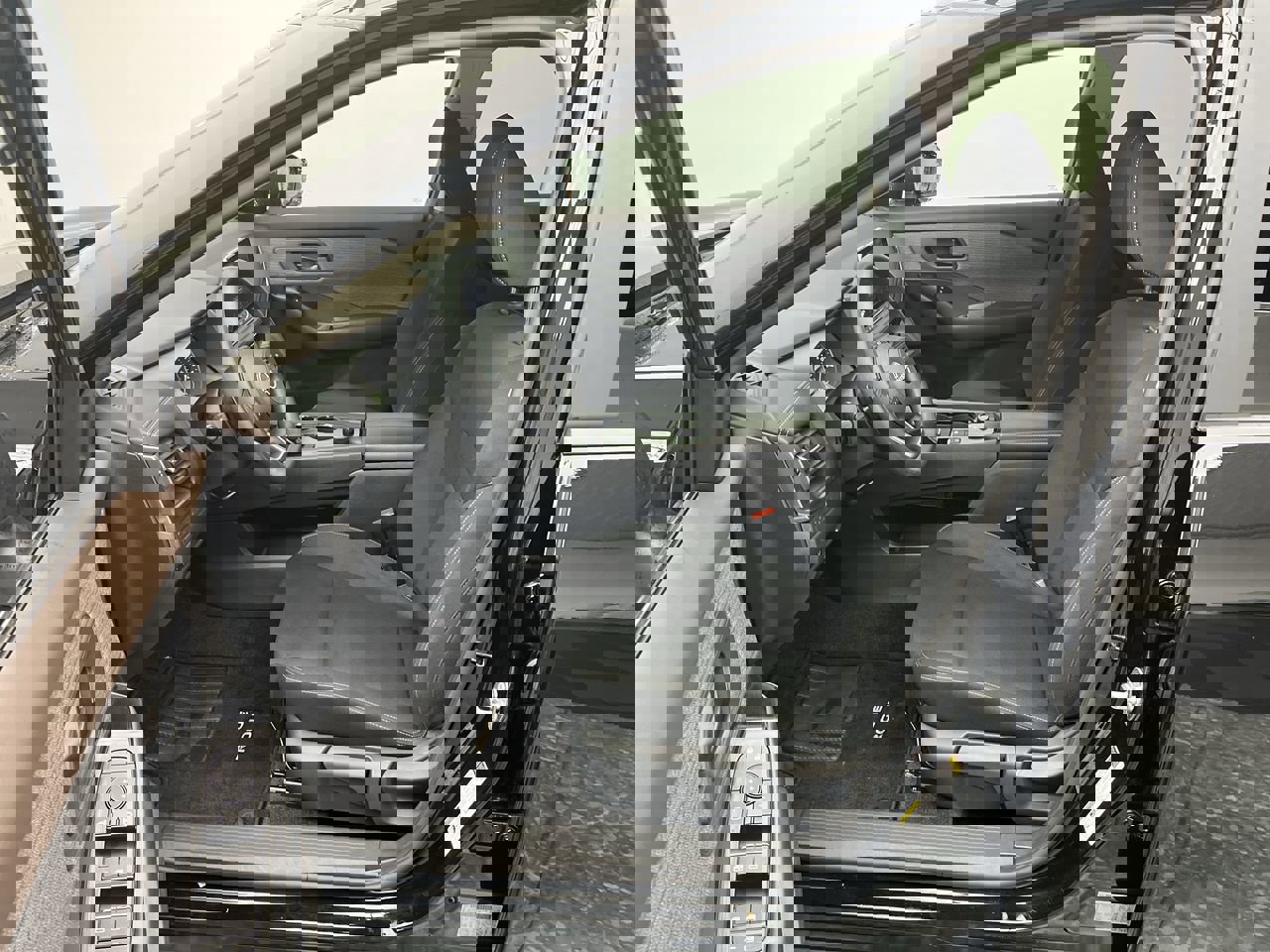 Used 2023 Nissan Rogue S image 3