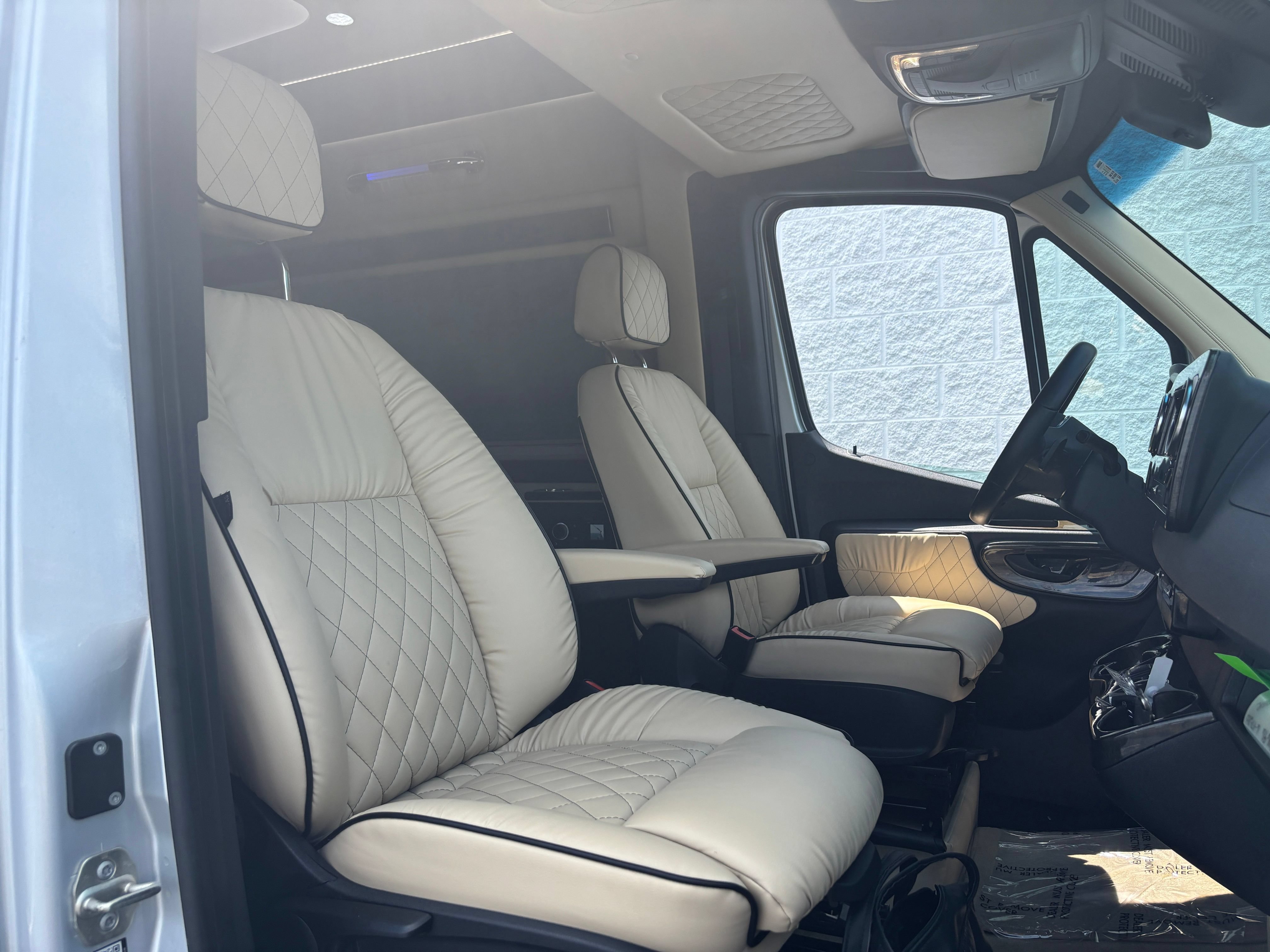Used 2020 Mercedes-Benz Sprinter 2500 w/ Windows All Around Package image 26