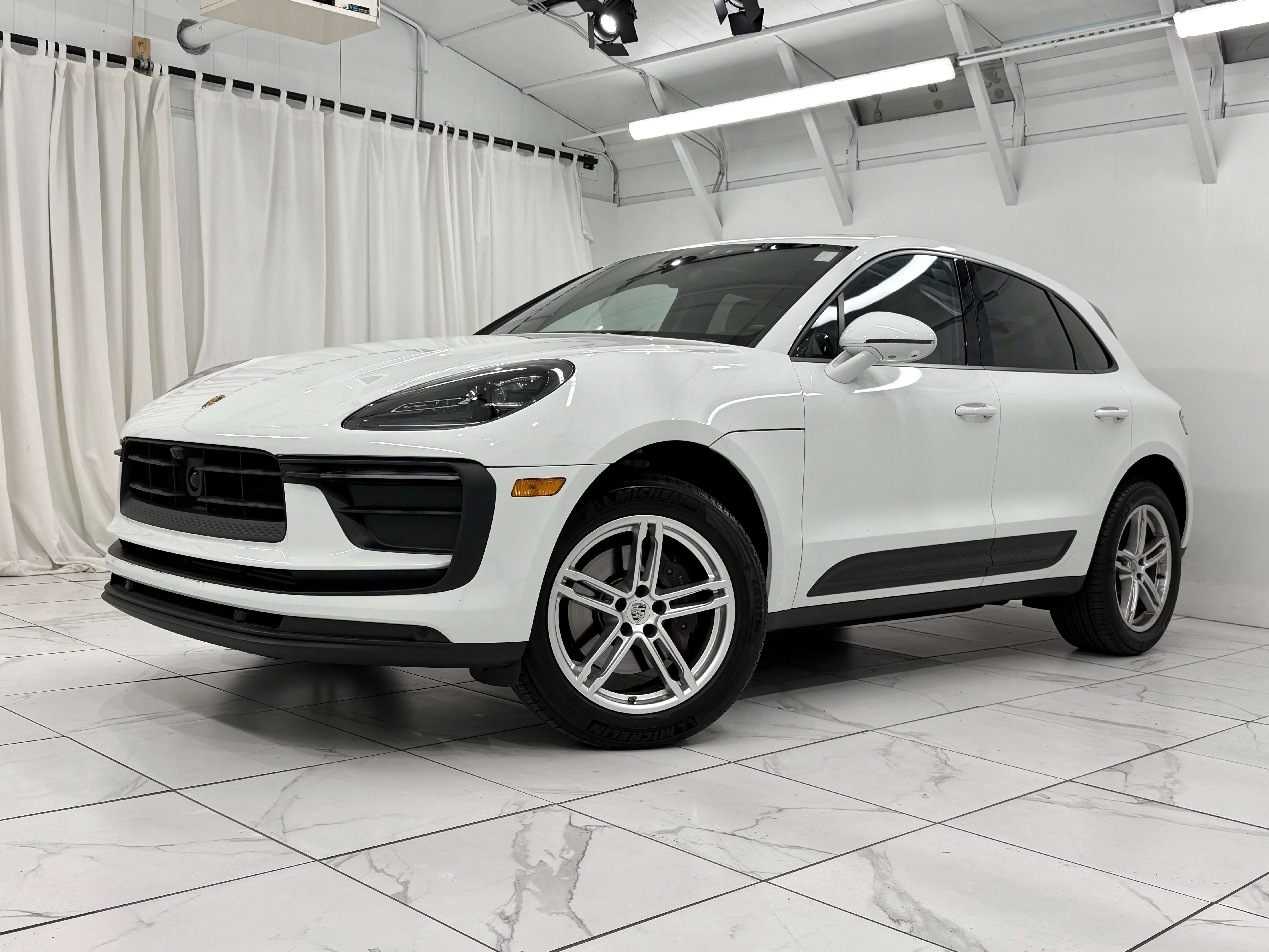 Certified 2025 Porsche Macan image 6