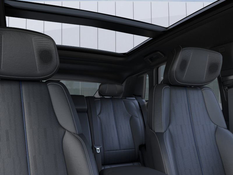 New 2025 Cadillac Lyriq Luxury image 24