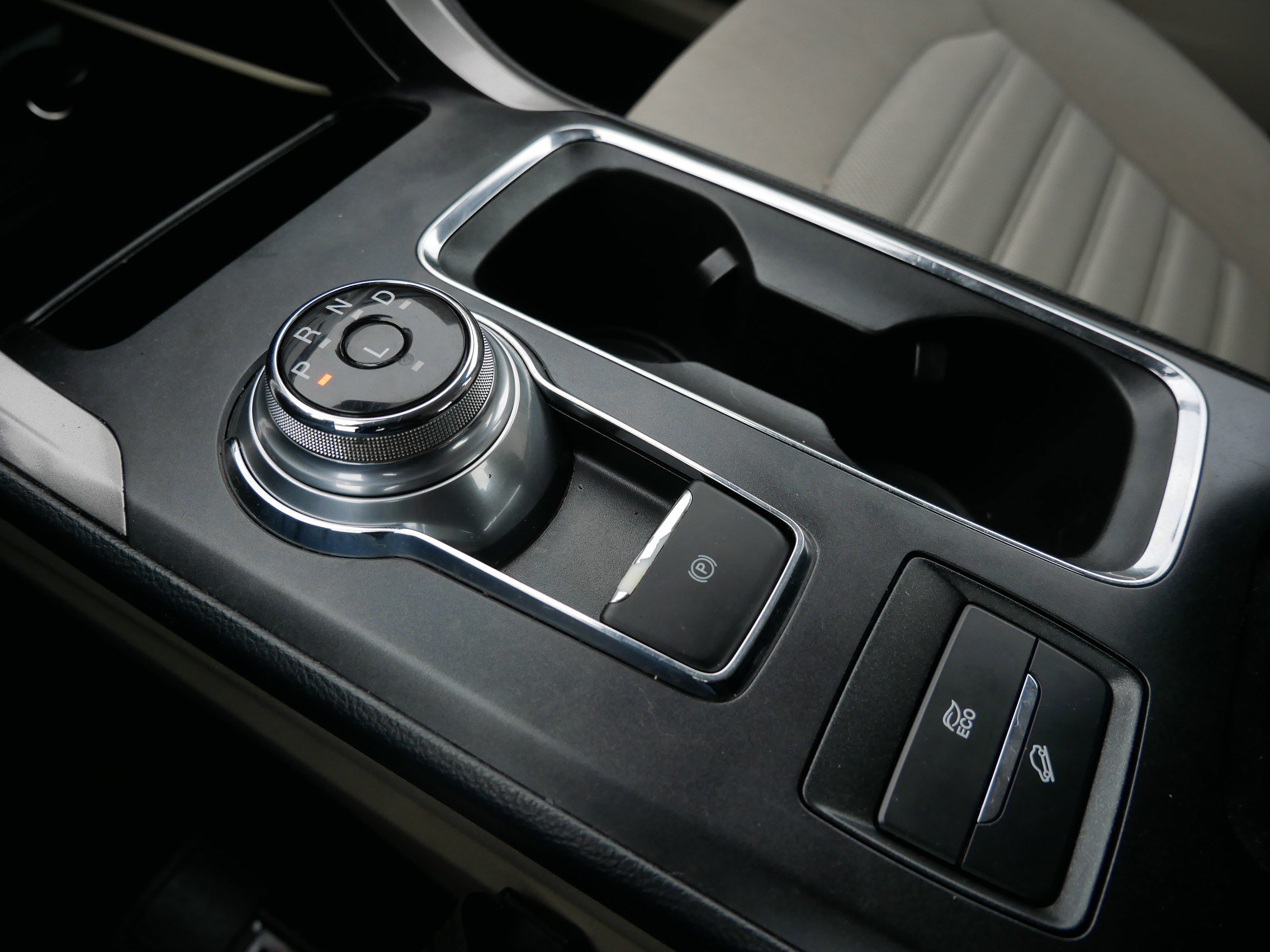 Used 2019 Ford Fusion SE image 24