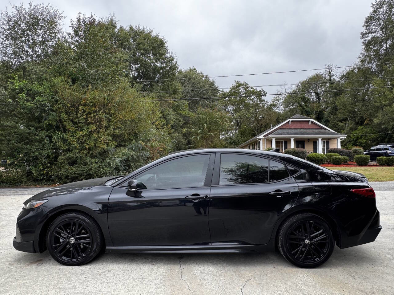 Used 2025 Toyota Camry SE image 5
