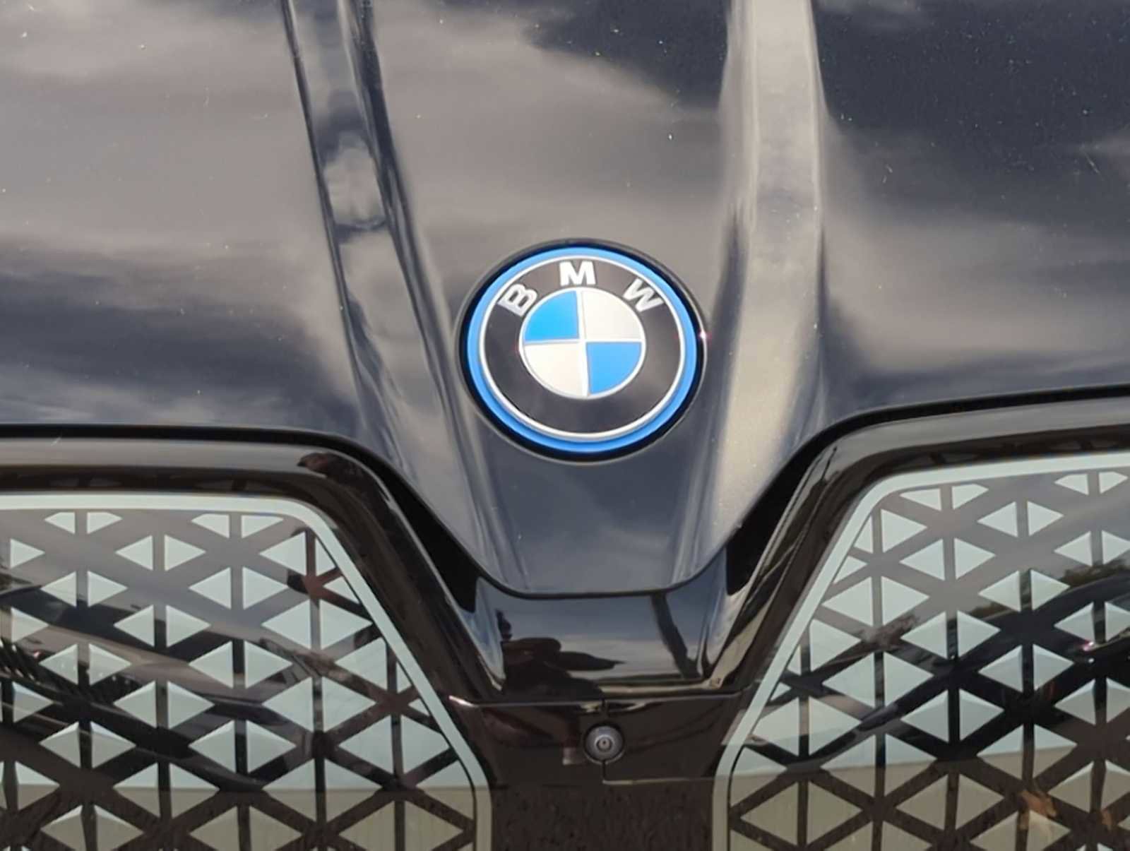 Certified 2025 BMW iX xDrive50 image 11