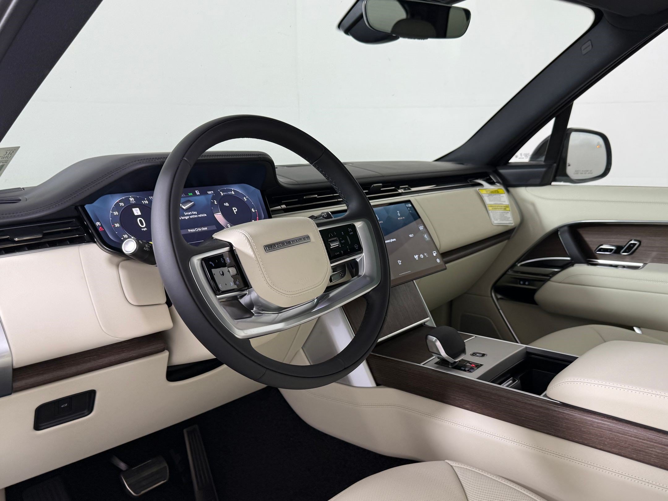 New 2026 Land Rover Range Rover Long Wheelbase SE AWD/4WD image 4