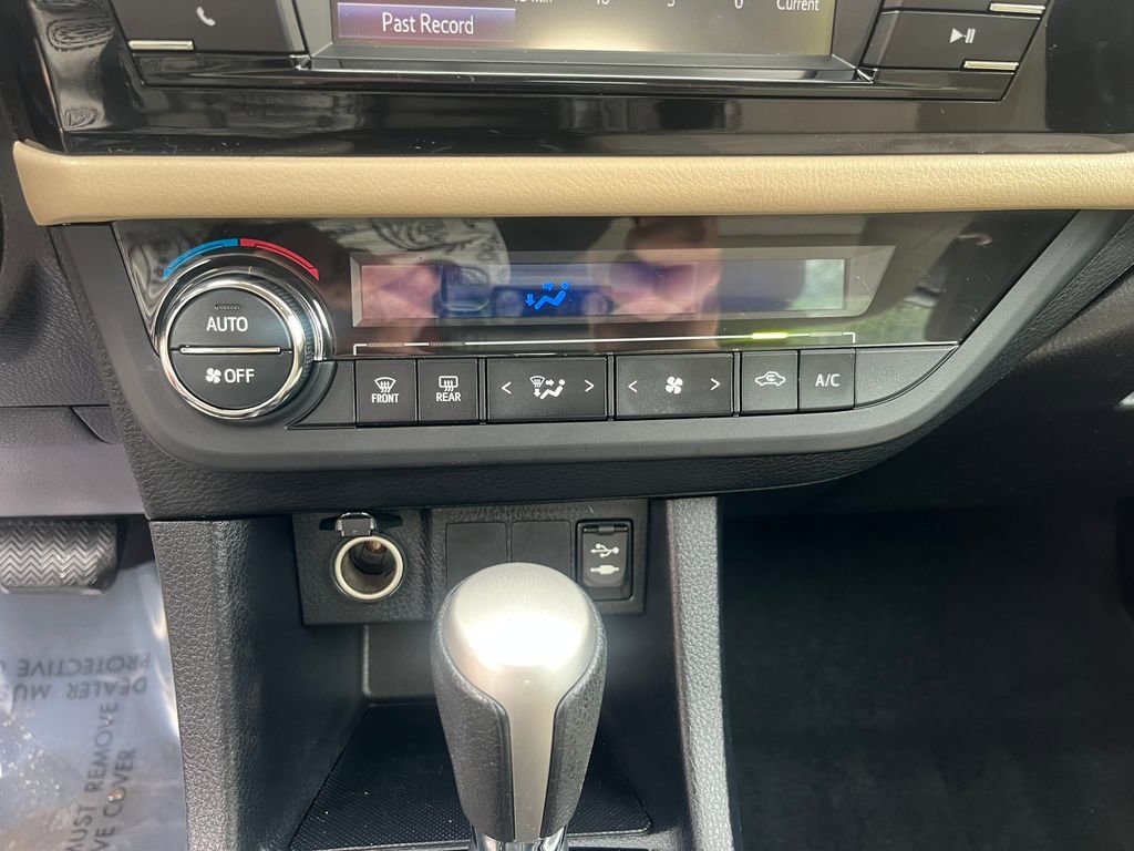 Used 2014 Toyota Corolla LE FWD image 17