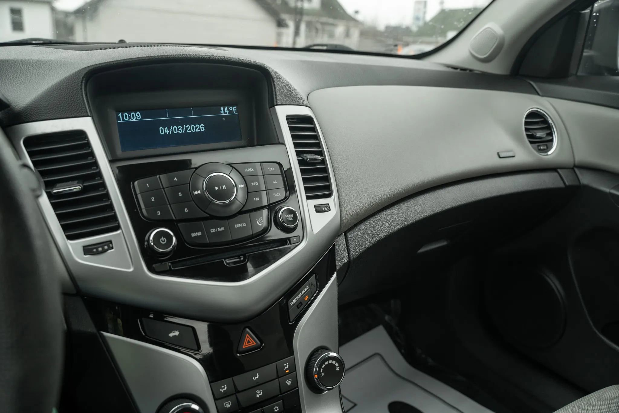 Used 2015 Chevrolet Cruze L image 17