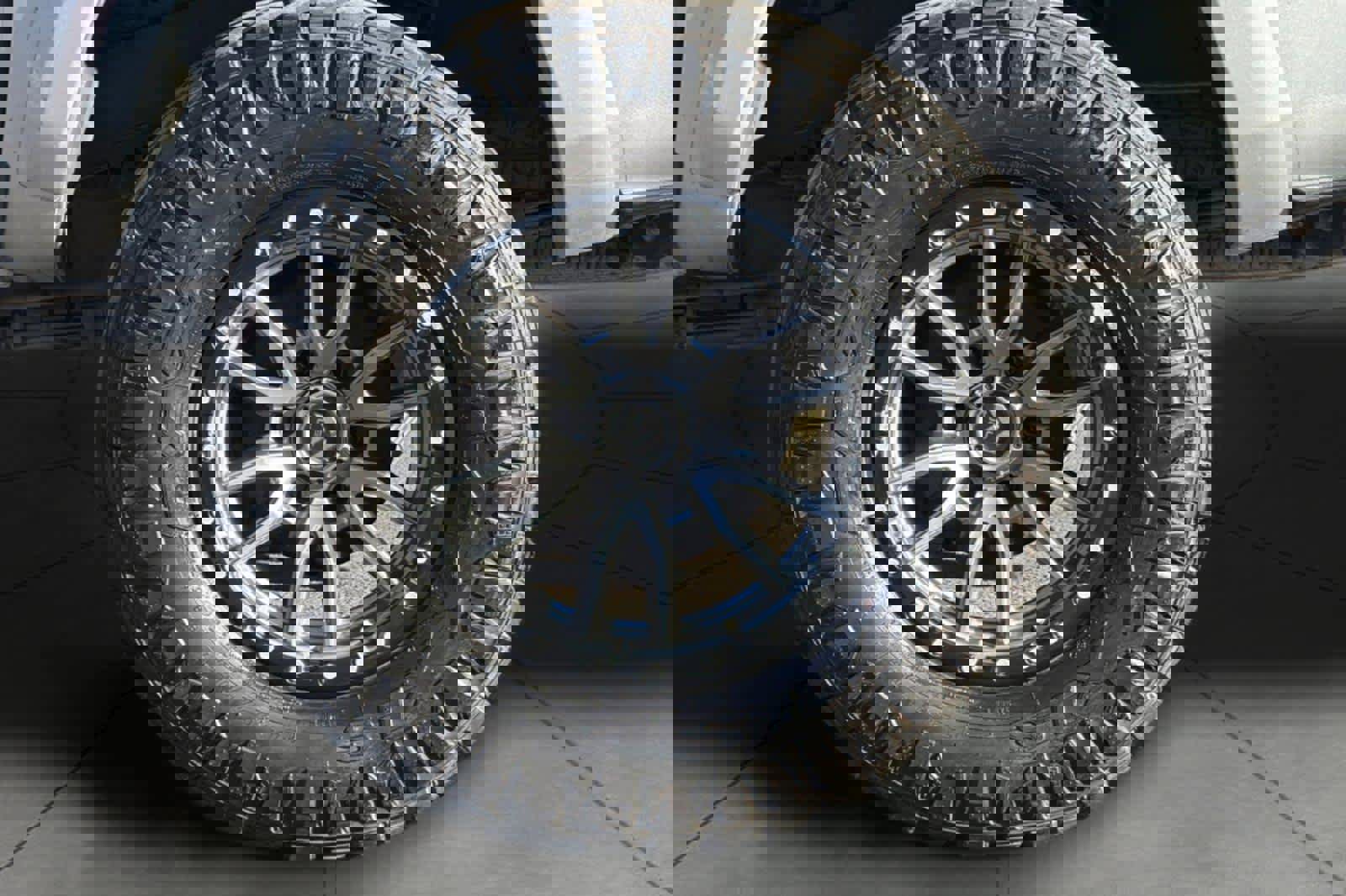 Used 2017 Toyota Tacoma TRD Sport w/ Tow Package (A/T) image 11