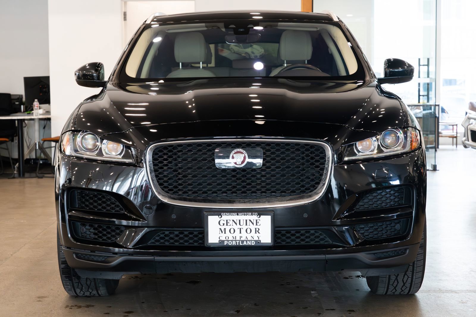 Used 2019 Jaguar F-PACE Prestige AWD/4WD image 2