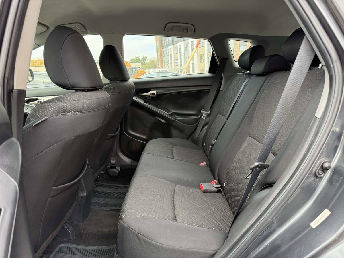 Used 2009 Pontiac Vibe w/ Preferred Package image 11