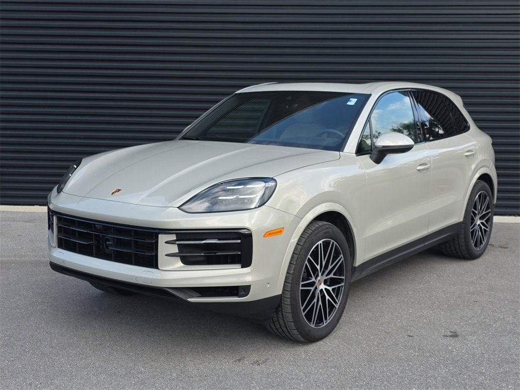 Used 2025 Porsche Cayenne image 1