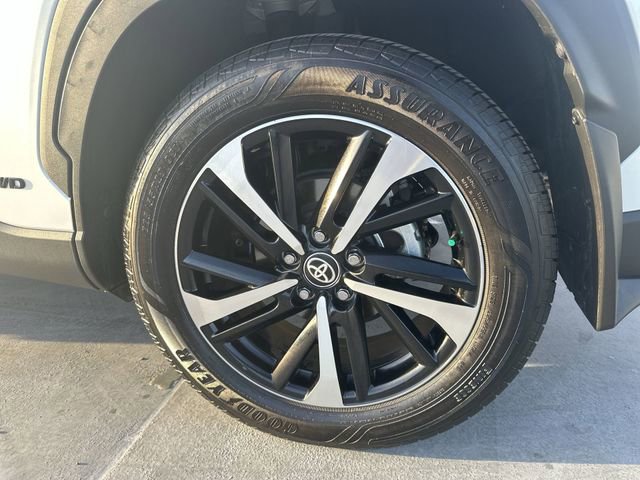 Used 2024 Toyota Corolla Cross XSE w/ Convenience Package image 11