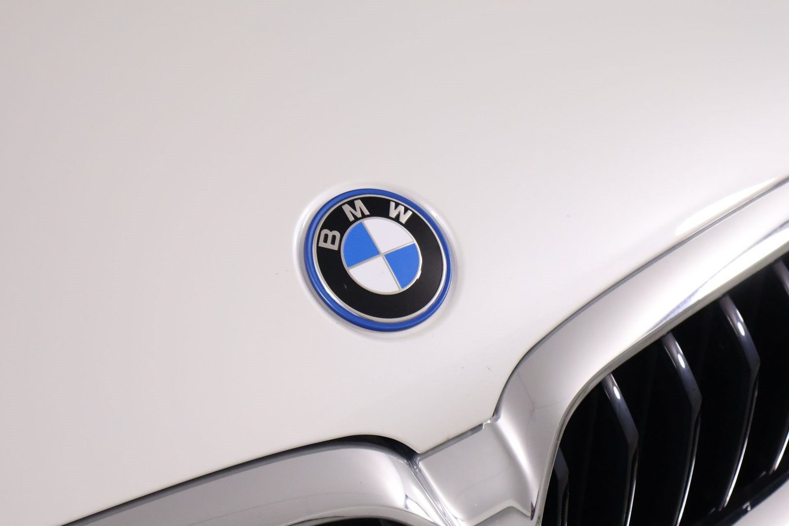 Used 2023 BMW 530e w/ Convenience Package RWD image 27