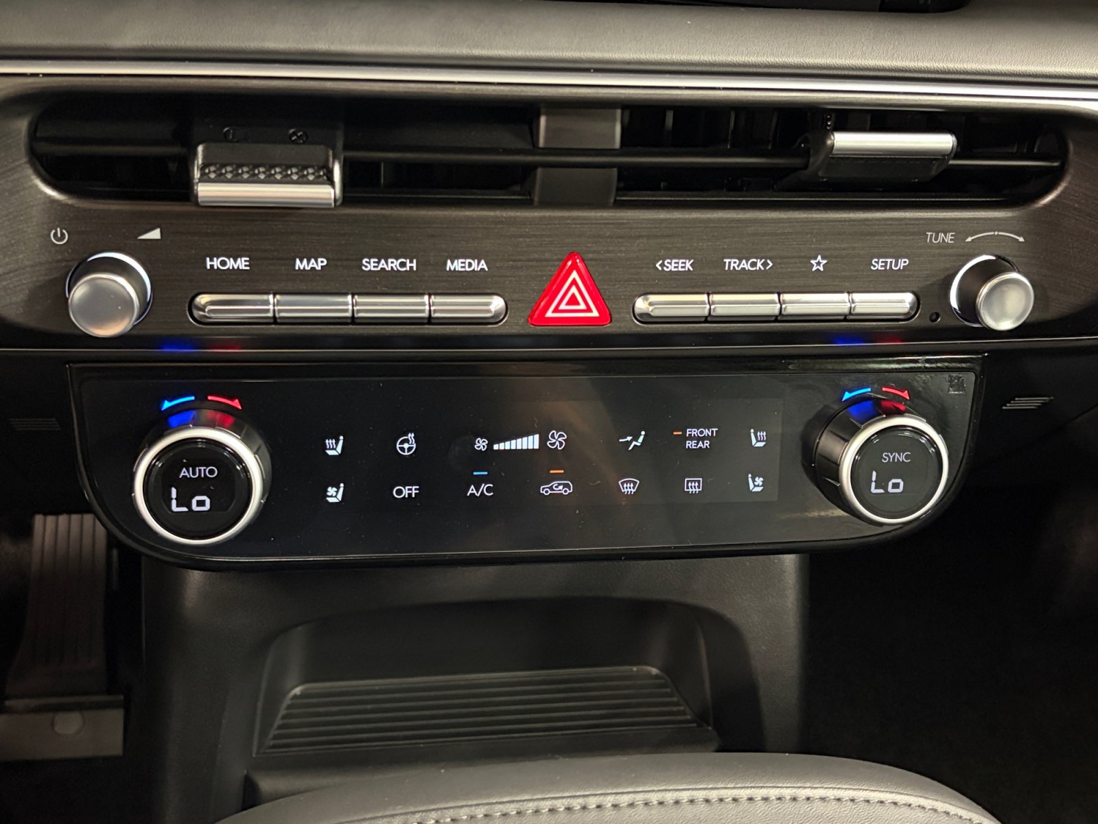 Used 2026 Hyundai Palisade Calligraphy AWD/4WD image 16
