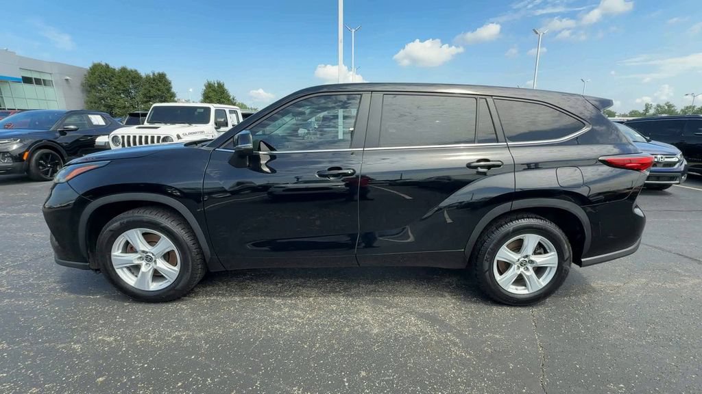Used 2023 Toyota Highlander L FWD image 5