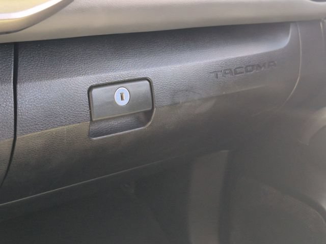 Used 2018 Toyota Tacoma SR5 RWD image 17