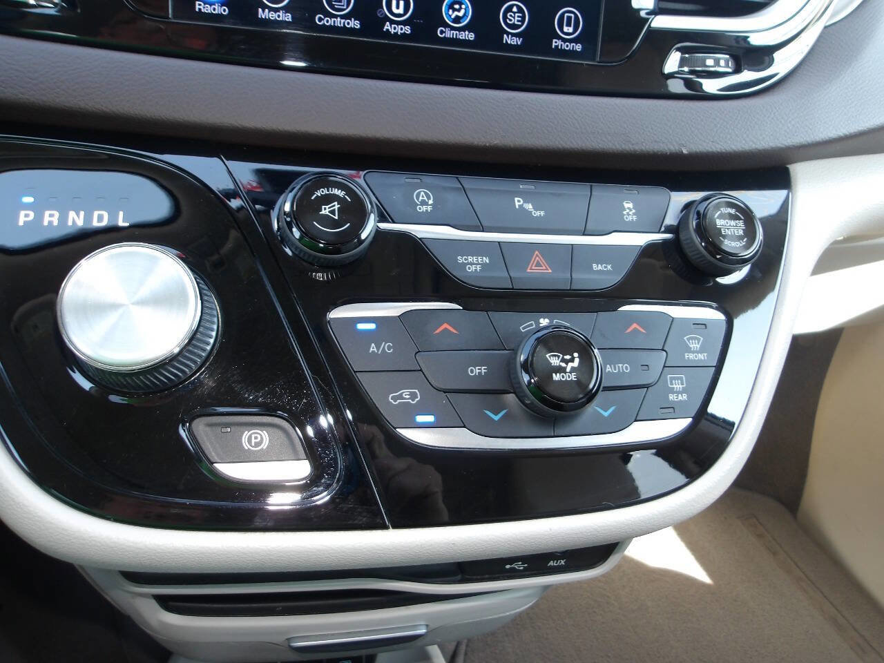 Used 2017 Chrysler Pacifica Touring-L FWD image 15