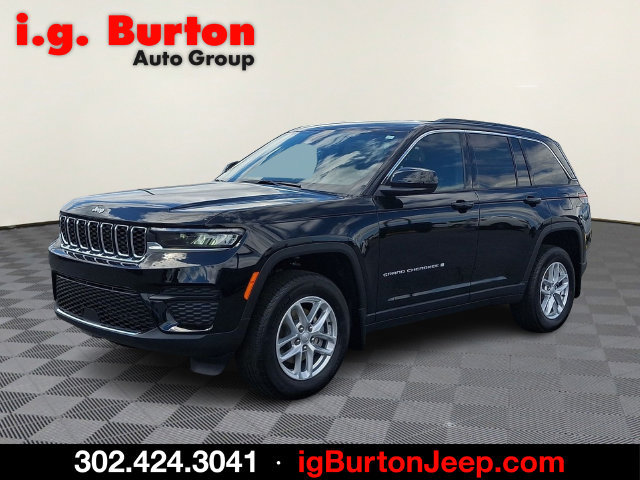 New 2026 Jeep Grand Cherokee Laredo w/ MOPAR Finishing Package AWD/4WD image 2