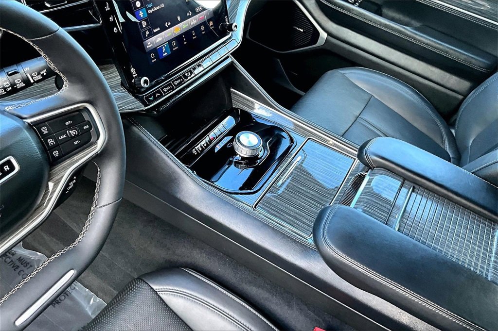 Used 2022 Jeep Wagoneer Series III w/ Flexible Seating Group image 16