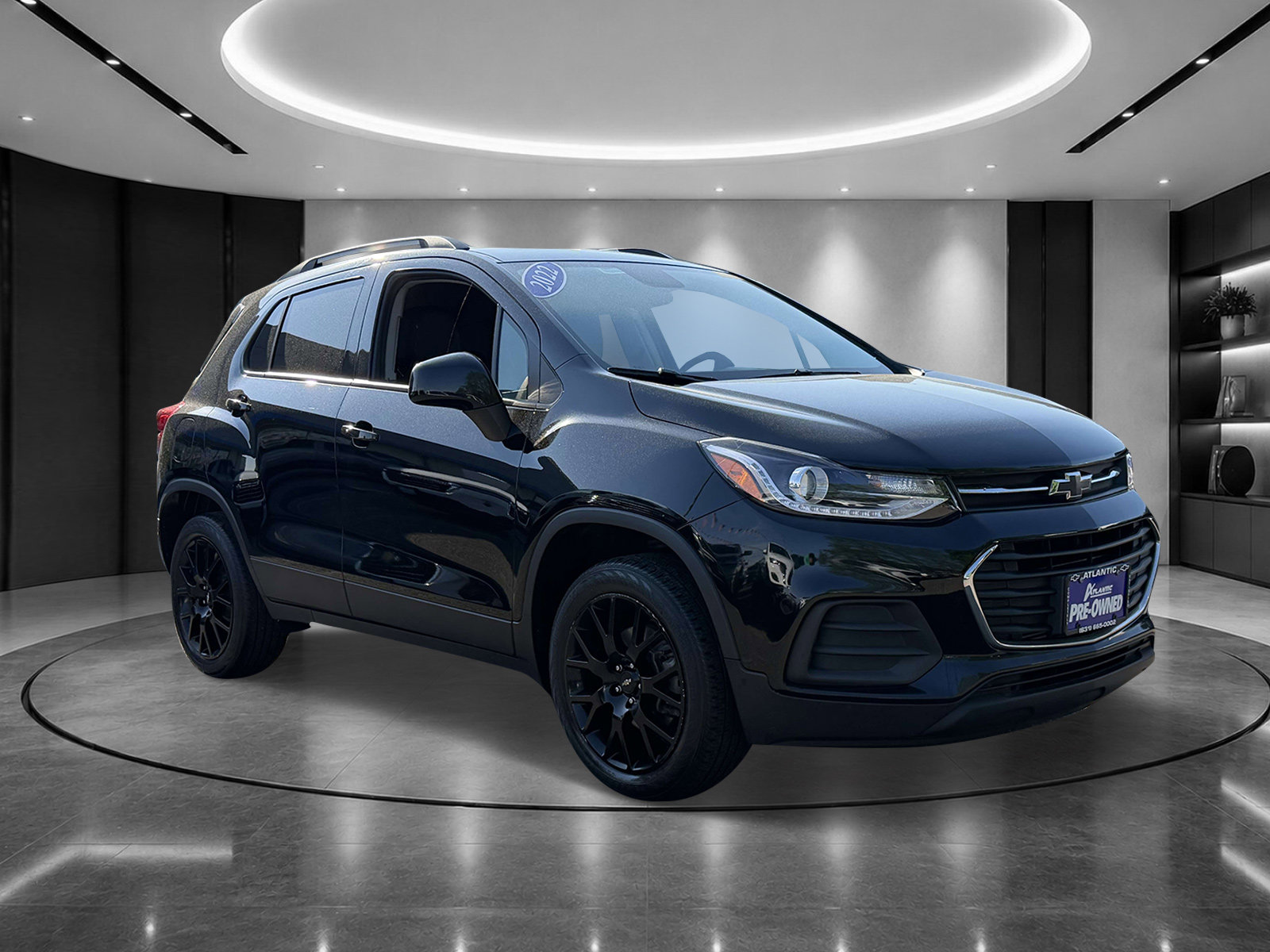 Used 2022 Chevrolet Trax LT w/ Midnight Edition AWD/4WD image 2