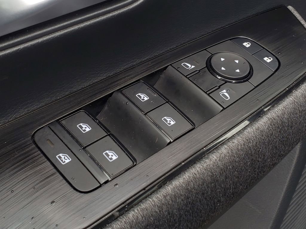 Used 2025 Nissan Kicks SV image 13