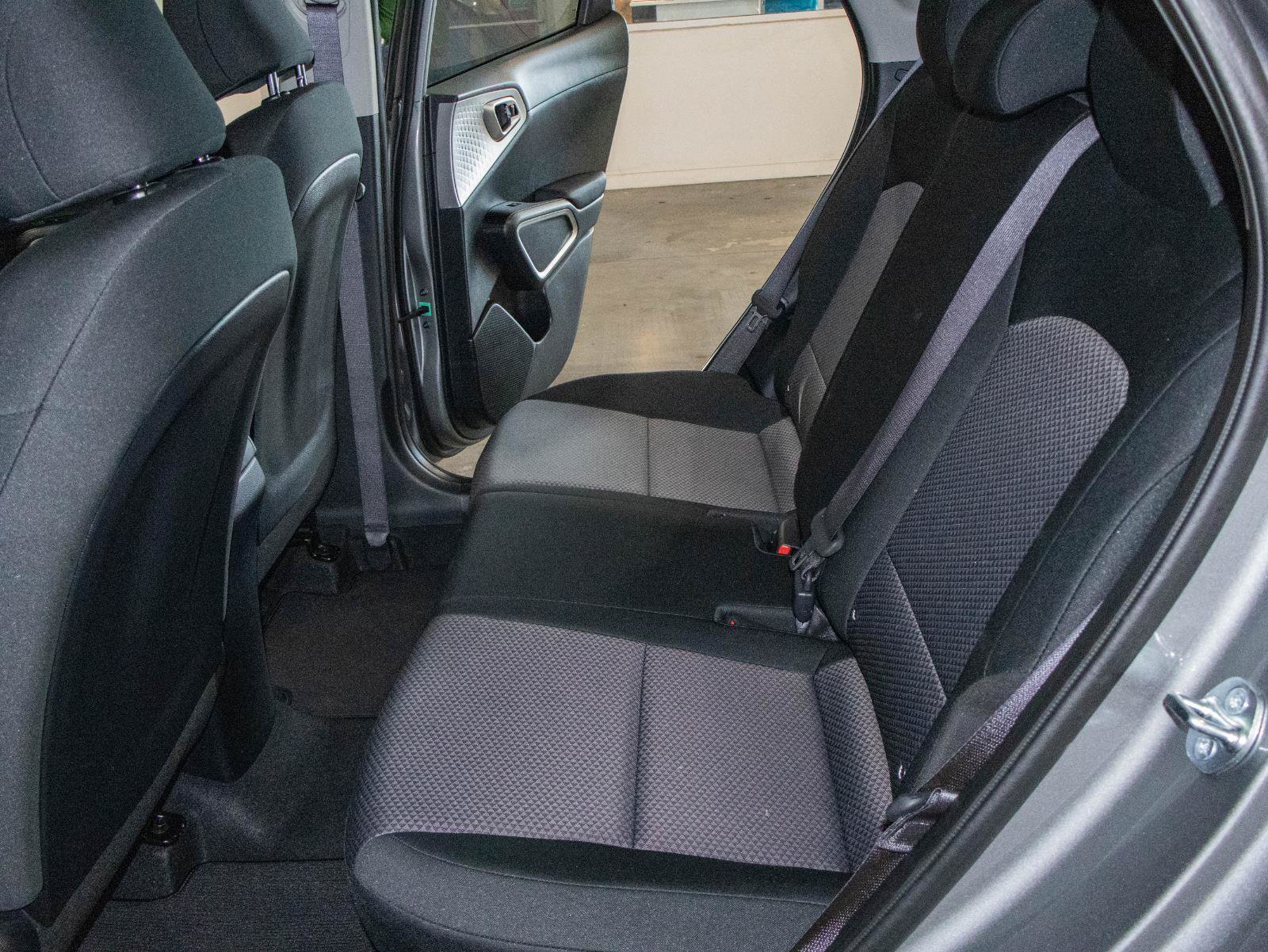 Used 2025 Kia Soul LX w/ LX Technology Package FWD image 13