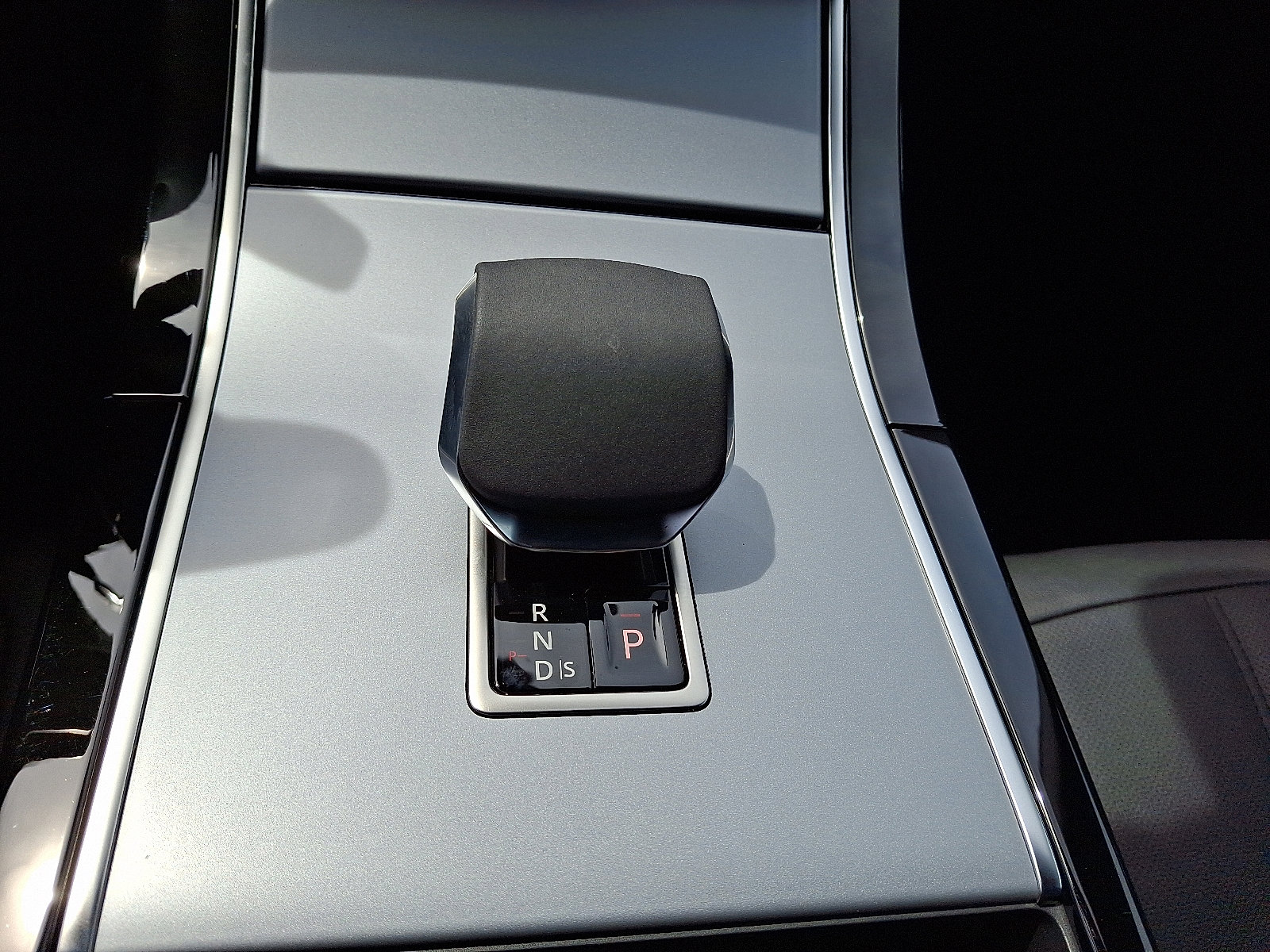 Used 2025 Land Rover Range Rover Evoque S AWD/4WD image 15