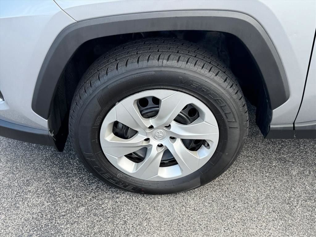 Used 2023 Toyota RAV4 LE AWD/4WD image 18