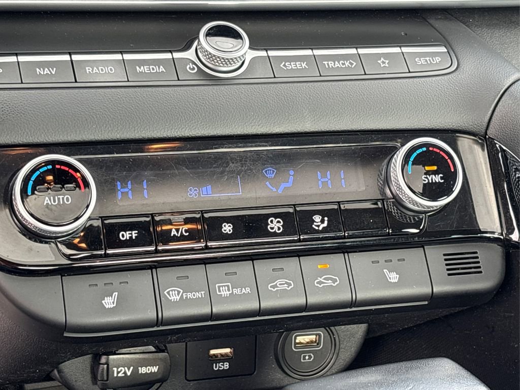 Certified 2023 Hyundai Elantra Limited w/ Preferred Accessory Package image 30