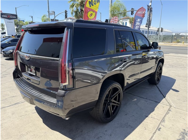 Used 2018 Cadillac Escalade Premium Luxury AWD/4WD image 15