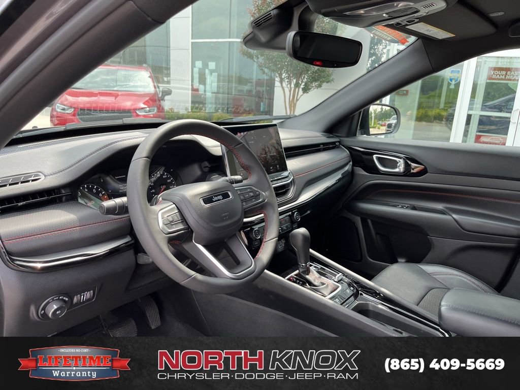 Used 2024 Jeep Compass Trailhawk AWD/4WD image 4