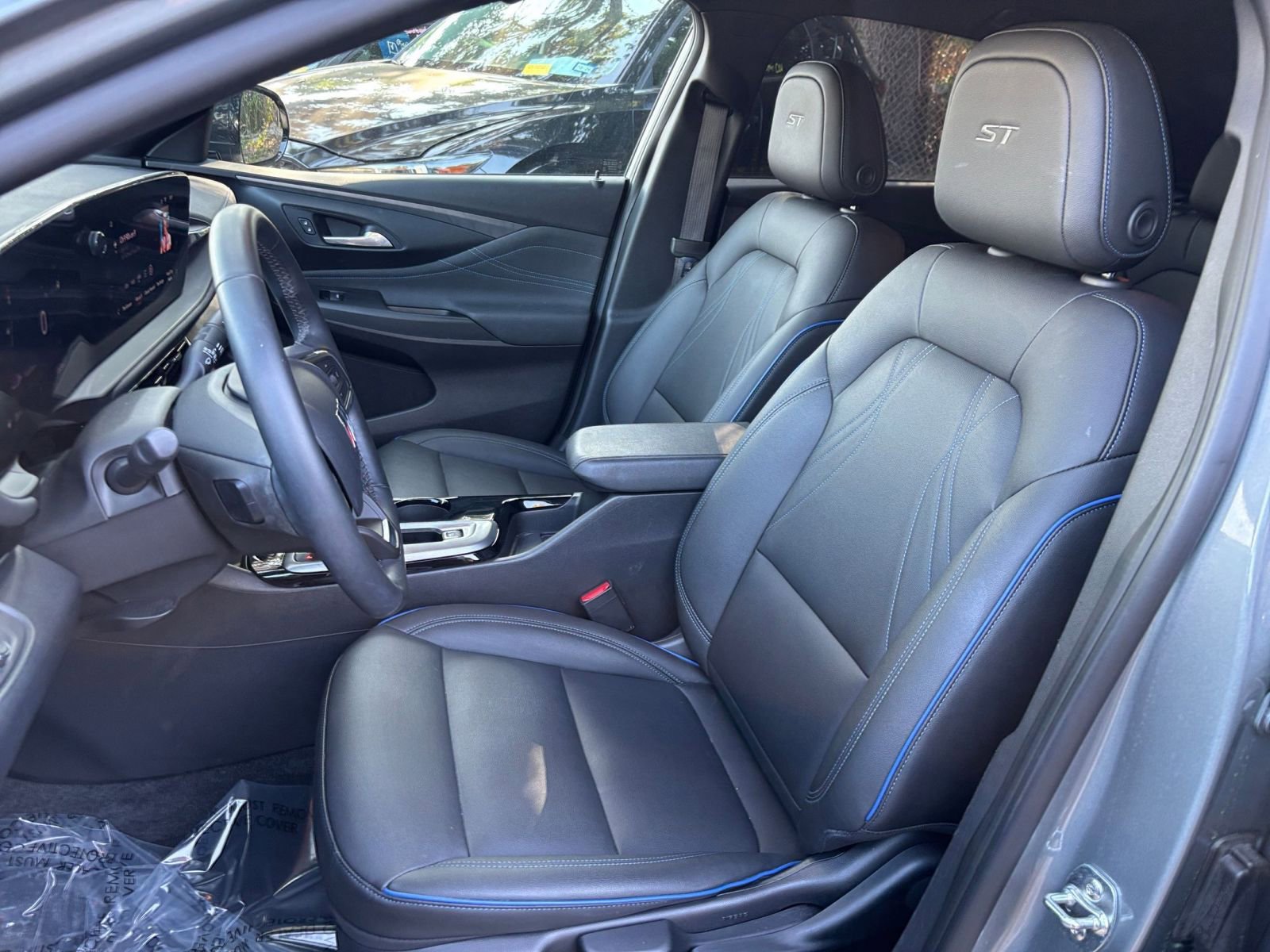 Used 2025 Buick Envista Sport Touring image 36