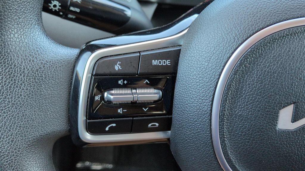 Used 2022 Kia Sorento LX FWD image 18