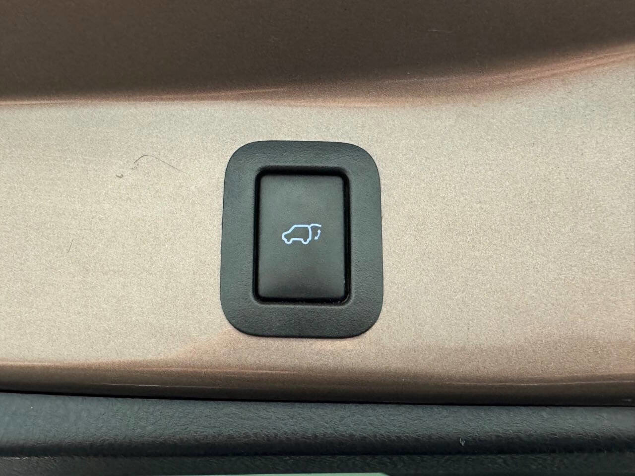 Used 2017 Toyota Highlander XLE image 16