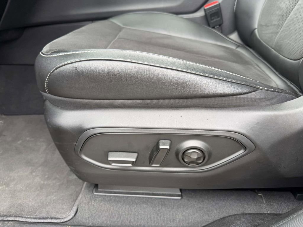 Used 2023 Jeep Grand Cherokee Altitude AWD/4WD image 26