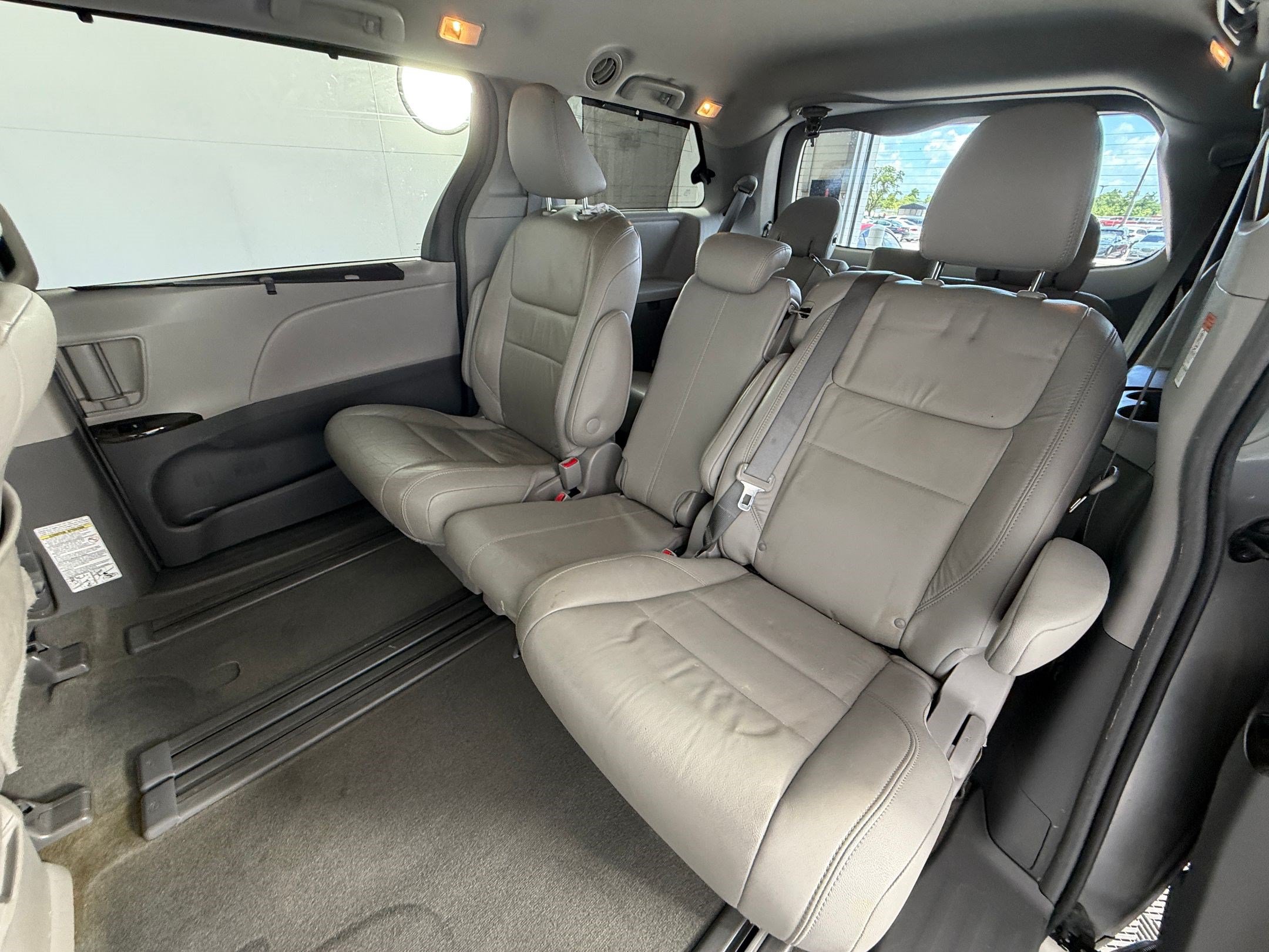 Used 2018 Toyota Sienna XLE w/ XLE Navigation Package FWD image 23